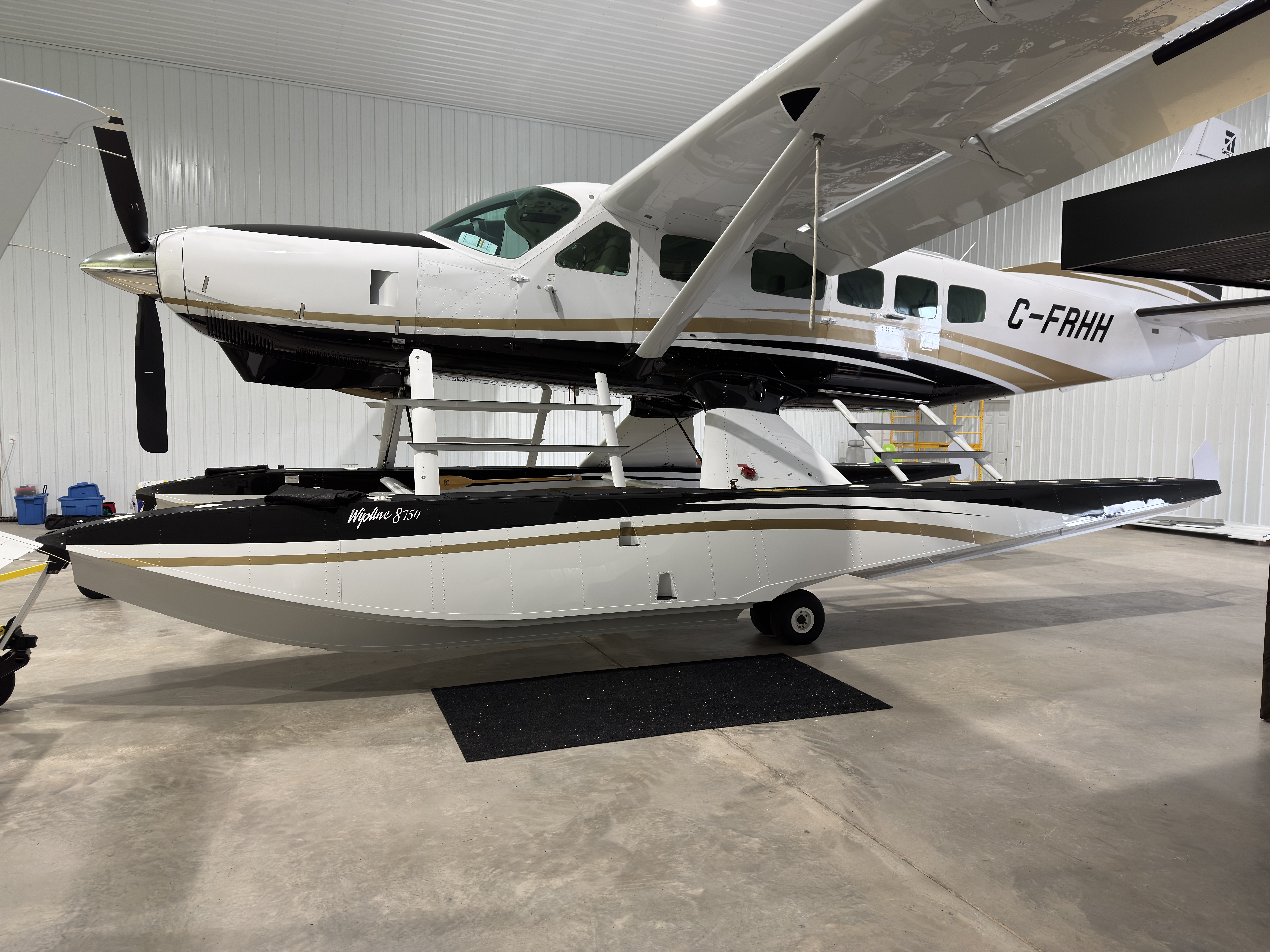 Cessna 208 Caravan floatplane detailing Ontario